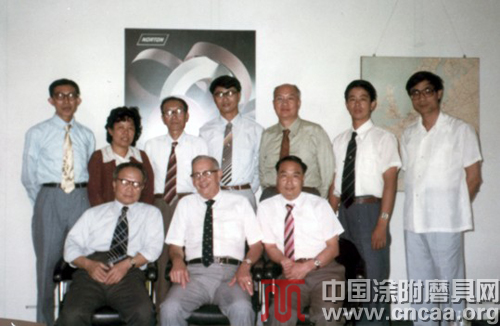 1983.7參觀法國(guó)Norton公司 前排左1龍家忠 右1黃秉麟