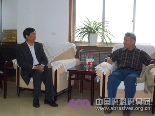 磨料磨具分會(huì)系列活動(dòng)之一王永秘書長一行到嵩山特材和鄭州燁達(dá)參觀調(diào)研