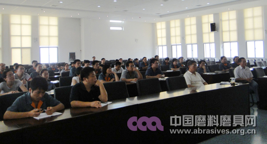 鄭州三磨研究所舉辦“科技人生”主題報告會 會議現場