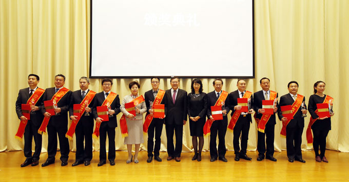 圣泉集團(tuán)執(zhí)行總裁唐地源榮膺2014年“影響濟(jì)南”年度創(chuàng)新人物