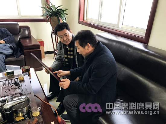 磨料磨具協(xié)會(huì)秘書長(zhǎng)陳鵬走訪武陟磨料磨具產(chǎn)業(yè)園