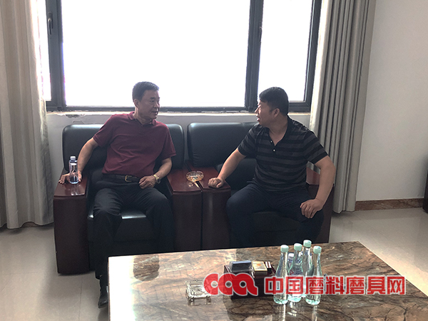 協(xié)會秘書長陳鵬一行調(diào)研登封地區(qū)磨料磨具企業(yè)
