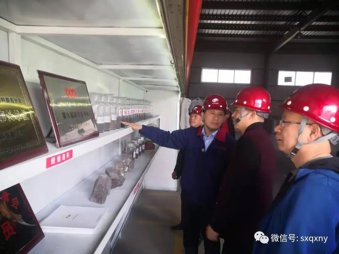 市縣兩級領(lǐng)導(dǎo)對太岳磨料申報制造業(yè)單項冠軍示范企業(yè)相關(guān)情況進(jìn)行實地調(diào)研審核