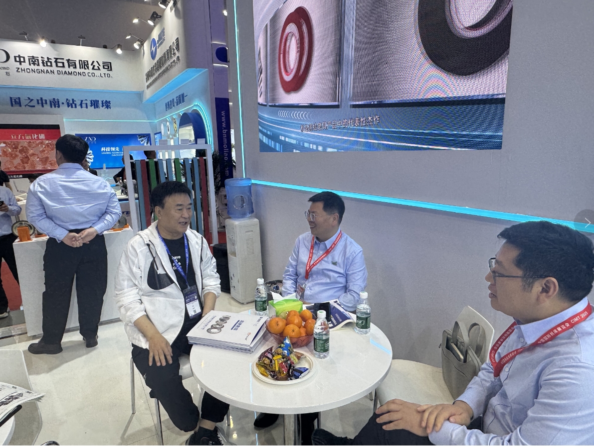 CIMT2025盛大開幕—陳鵬秘書長(zhǎng)走訪磨料磨具部分參展企業(yè)