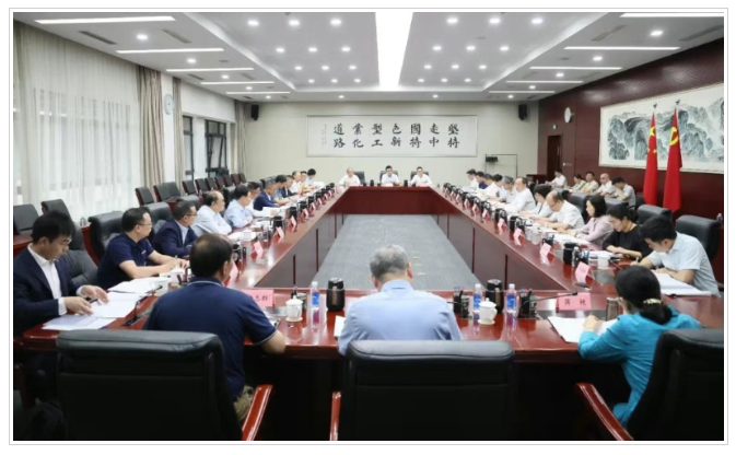 工信部組織14家光伏巨頭座談 稱將綜合治理光伏行業(yè)低價無序競爭
